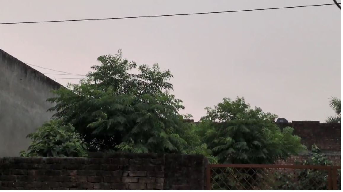 हरिद्वार में मौसम का मिजाज बदला, तेज बारिश और आंधी से जनजीवन प्रभावित