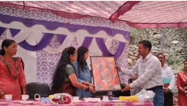 कमेड़ा गांव में जनचौपाल, ग्रामीणों ने डीएम के सामने रखीं समस्याएं