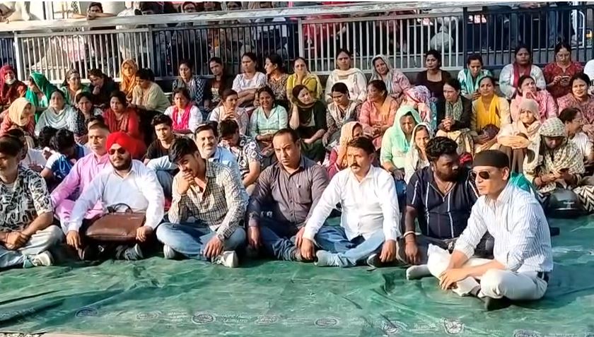 नर्सिंग अभ्यर्थियों का धरना उग्र, पानी की टंकी पर चढ़ीं ज्योति रौतेला