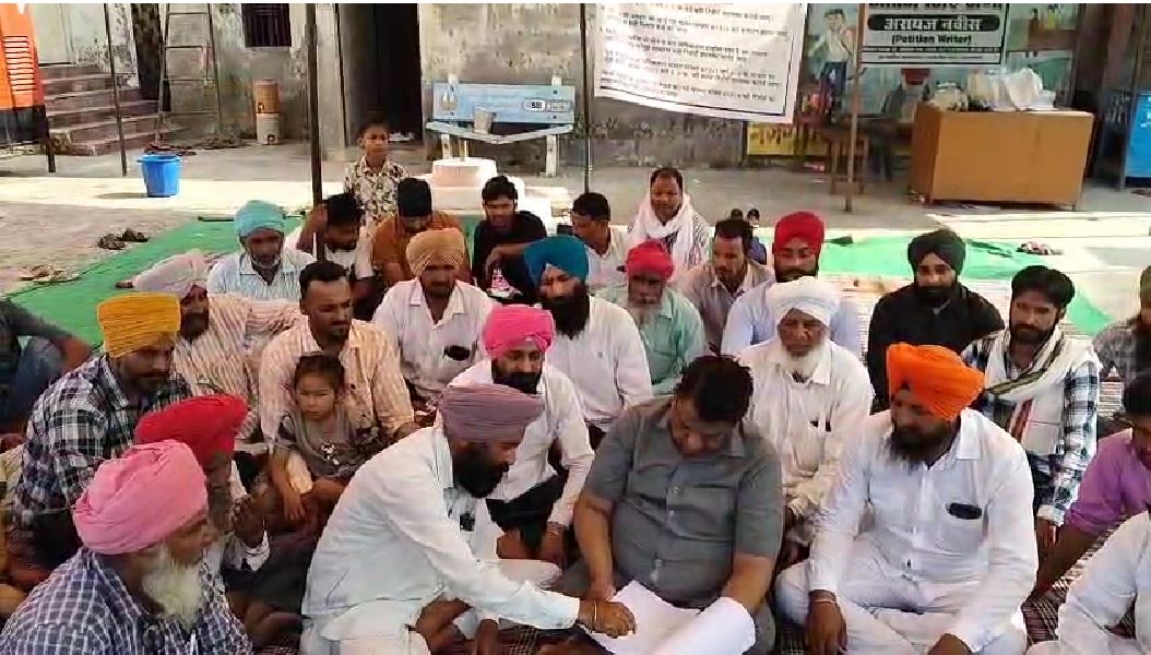 नानकमत्ता उप तहसील में पांचवें दिन भी धरना जारी, ग्राम प्रधान प्रत्याशी ने लगाए फर्जीवाड़े के आरोप
