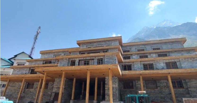 बद्रीनाथ धाम में 4 लाख श्रद्धालुओं का आंकड़ा पार, अत्याधुनिक अस्पताल से स्वास्थ्य सेवाएं होंगी मजबूत