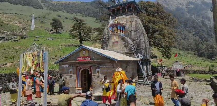 मद्महेश्वर धाम के कपाट खुले, उत्सव डोली पहुंचने पर गूंजे ‘हर-हर महादेव’ के जयकारे
