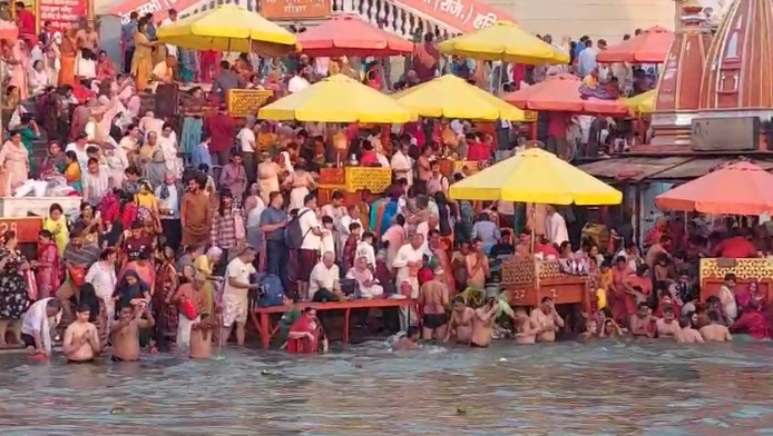 बुद्ध पूर्णिमा पर हरिद्वार में उमड़ी आस्था की भीड़ गंगा घाटों पर कड़े सुरक्षा इंतजाम