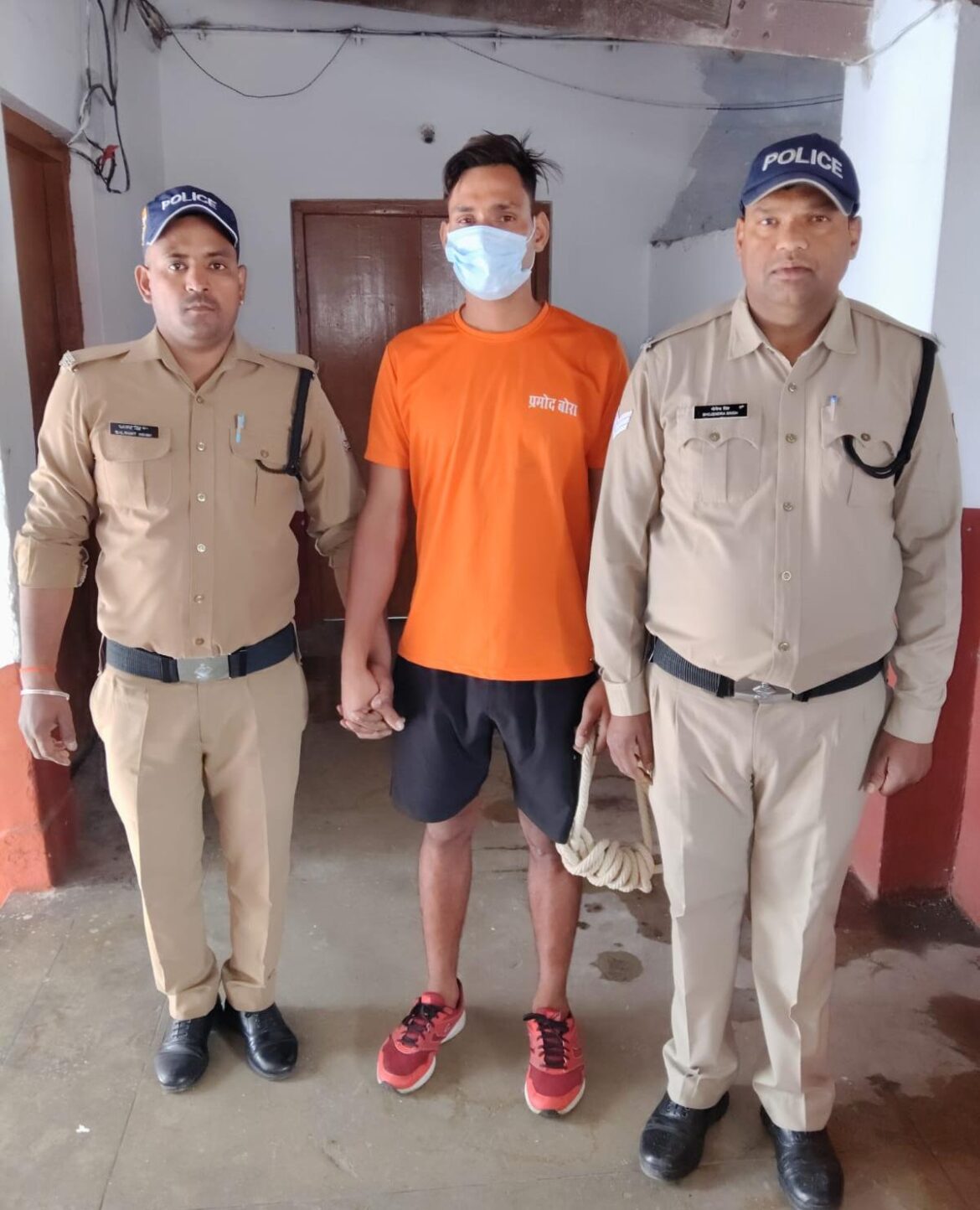 ऑपरेशन ‘प्रहार’ के तहत खनस्यूं पुलिस की कार्रवाई, वारंटी अभियुक्त गिरफ्तार