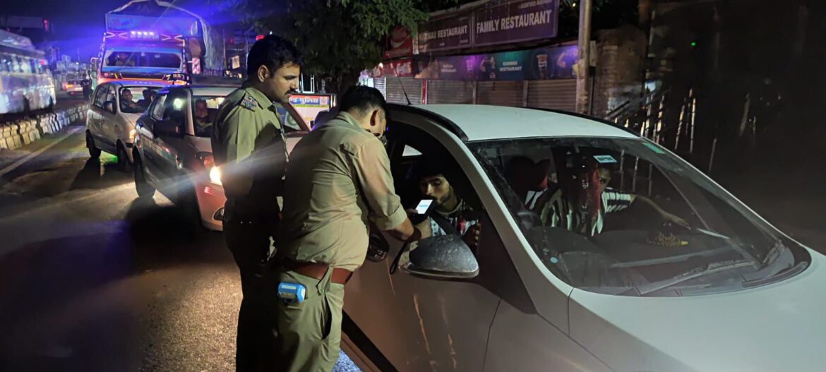 देहरादून में पुलिस का सघन चेकिंग अभियान, हजारों लोगों से पूछताछ, 49 वाहन चालक गिरफ्तार