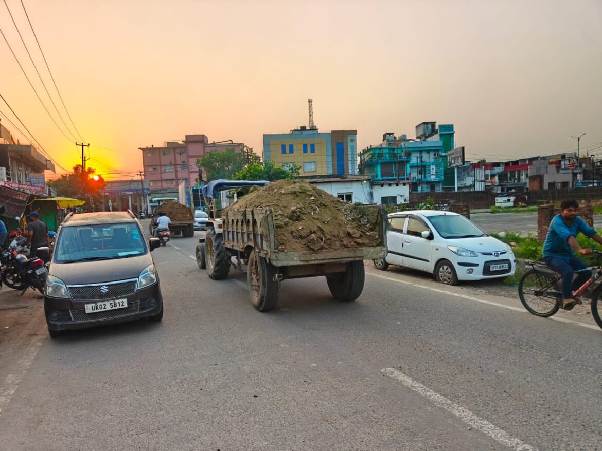 अवैध मिट्टी खनन और बिना रॉयल्टी डम्पर संचालन का मामला गरमाया