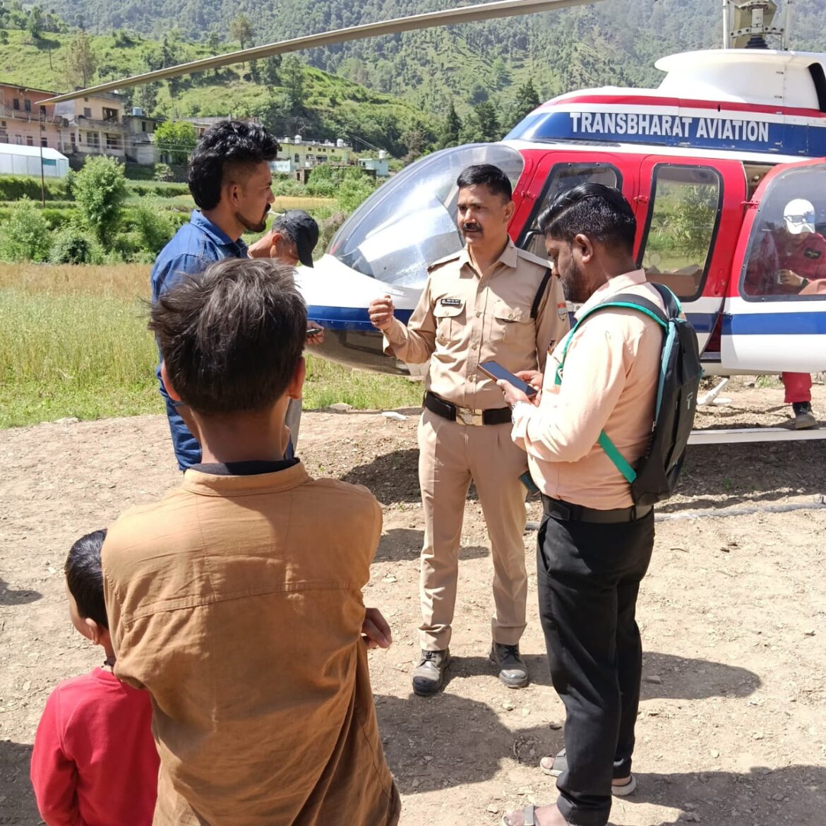 टिहरी में बड़ा हवाई हादसा टला, हेलीकॉप्टर की इमरजेंसी लैंडिंग
