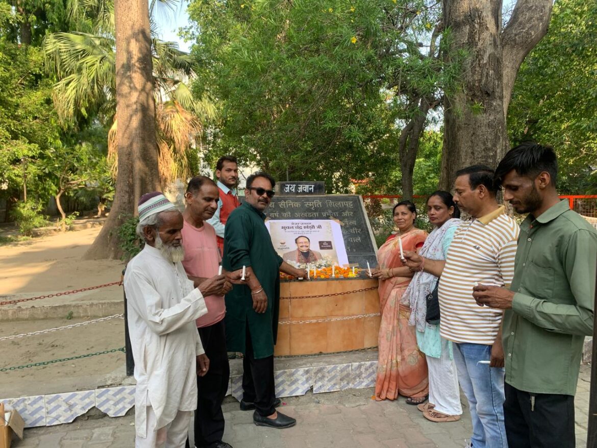 हल्द्वानी में पूर्व मुख्यमंत्री खंडूरी को दी श्रद्धांजलि, शहीद स्मारक पर रखा दो मिनट का मौन