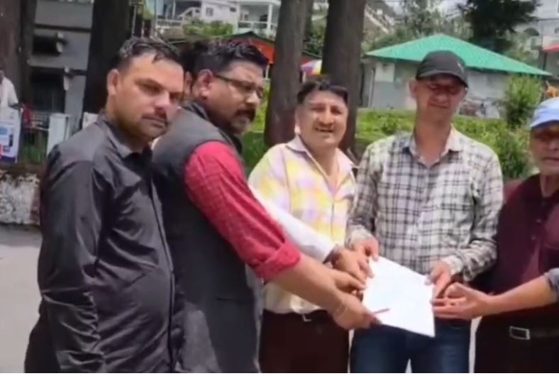 स्मार्ट मीटरों के विरोध में उतरी लोहाघाट विकास संघर्ष समिति, एसडीएम को सौंपा ज्ञापन