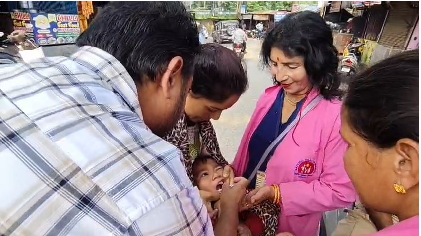 लोहाघाट में राष्ट्रीय पल्स पोलियो अभियान का शुभारंभ, 0 से 5 वर्ष के बच्चों को पिलाई गई पोलियो की दवा