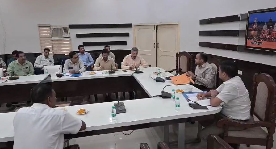 हरिद्वार में मतदाता सूची पुनरीक्षण को लेकर राजनीतिक दलों के साथ बैठक