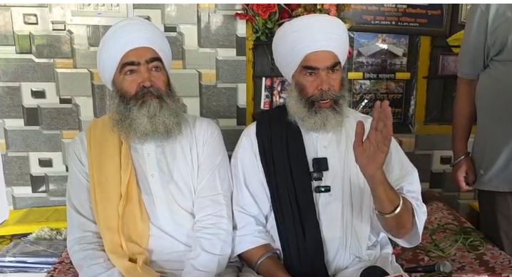 नगरासू गुरुद्वारा विवाद में 24 घंटे बाद भी नहीं निकला समाधान, छत पर डटे निहंग सिख
