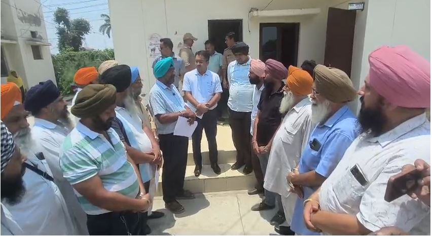 किच्छा में सिख समाज का विरोध प्रदर्शन, श्रद्धालुओं पर हमले के खिलाफ सौंपा ज्ञापन