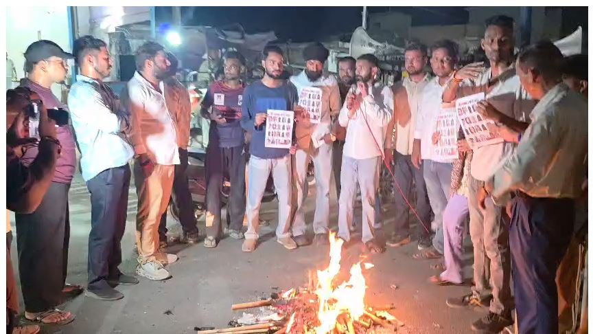 नीट पेपर लीक के विरोध में यूथ कांग्रेस का मशाल जुलूस, शिक्षा मंत्री के इस्तीफे की मांग