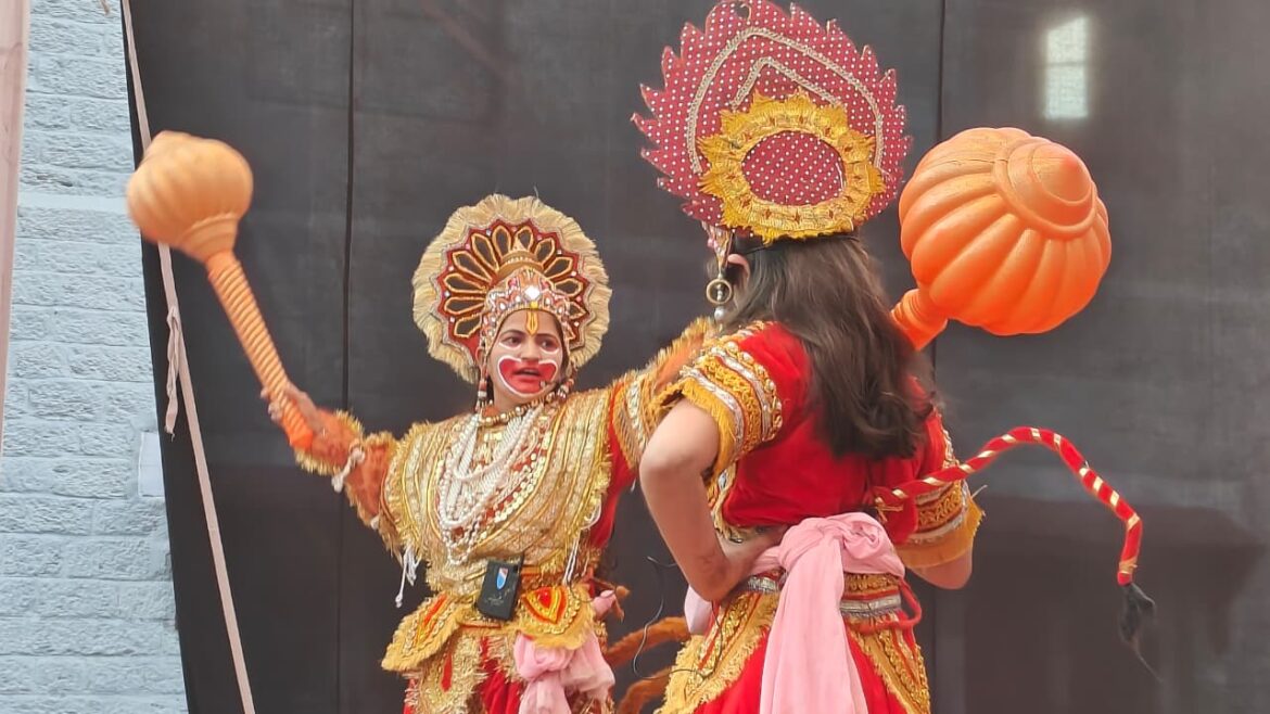 महिला रामलीला प्रतियोगिता के दूसरे दिन का समापन, अल्मोड़ा की टीम ने मारी बाजी