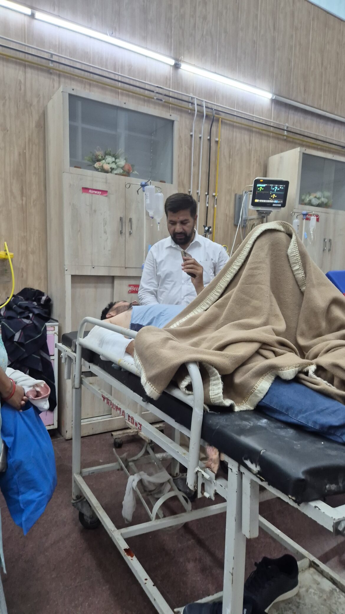 जंगल में शराब पीने से रोकने पर फायरिंग, दो युवक घायल