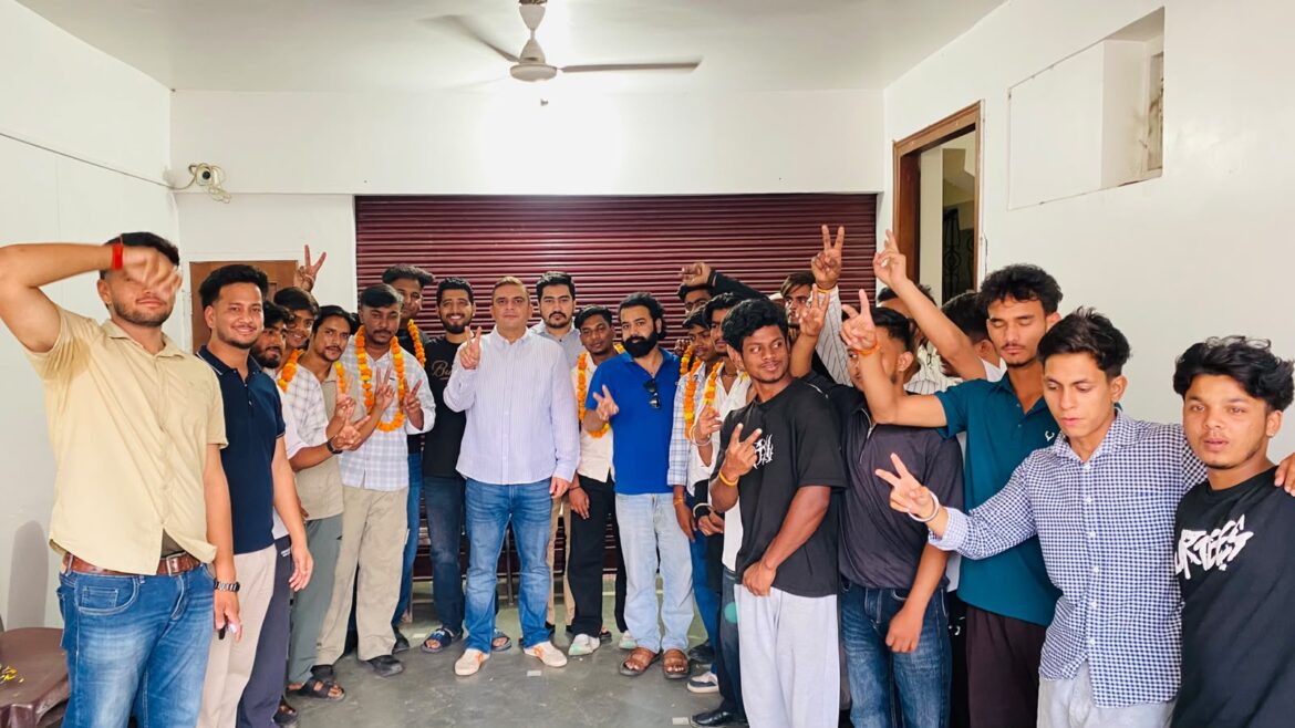 हल्द्वानी में दर्जनों युवाओं ने थामा कांग्रेस का हाथ, विधायक सुमित हृदयेश ने दिलाई सदस्यता
