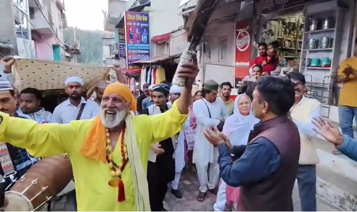 कालू सैय्यद बाबा के उर्स में निकला चादरपोशी जुलूस, गूंजीं कौमी एकता की मिसालें