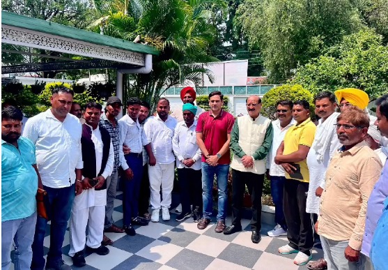 लौका और गोठा को राजस्व ग्राम घोषित करने की मांग तेज, ग्रामीणों ने देहरादून में मंत्री से की मुलाकात