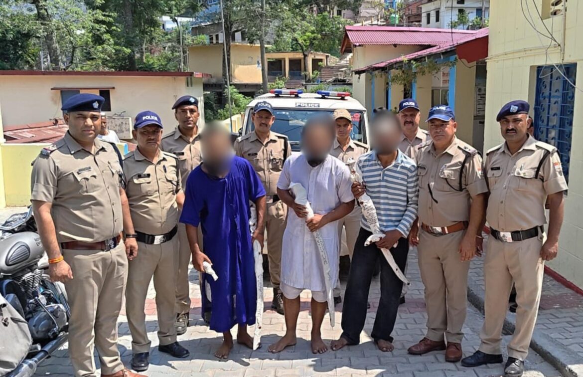 कर्णप्रयाग में धारदार हथियार से हमला करने वाले चार निहंग यात्री गिरफ्तार, तीन जेल भेजे गए