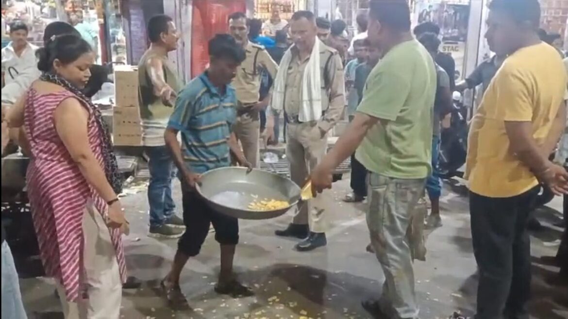 कोतवाली चौराहे पर शराबी युवक का हाई वोल्टेज ड्रामा, पुलिस ने हिरासत में लिया