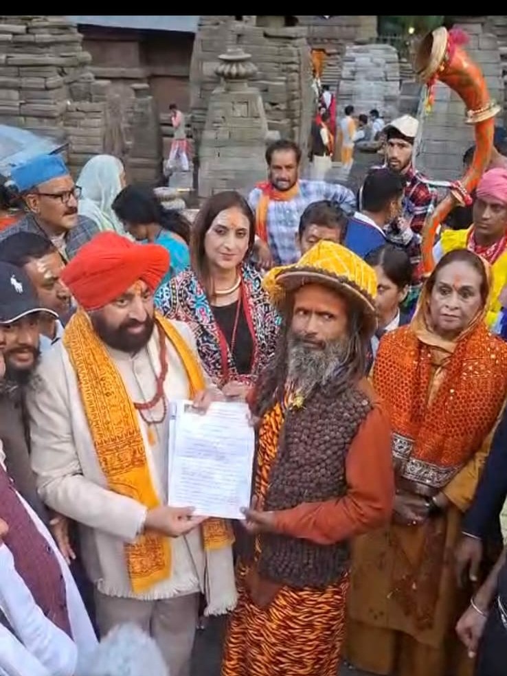 जागेश्वर धाम पहुंचे अतिथियों का भव्य स्वागत, मंदिर व्यवस्थाओं को लेकर सौंपा गया पत्र