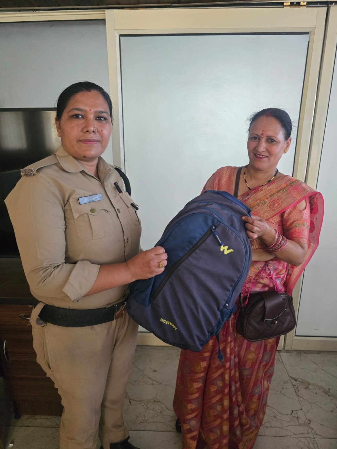 सीसीटीवी कैमरों की मदद से मिला महिला का खोया बैग, नैनीताल पुलिस की तत्परता सराही