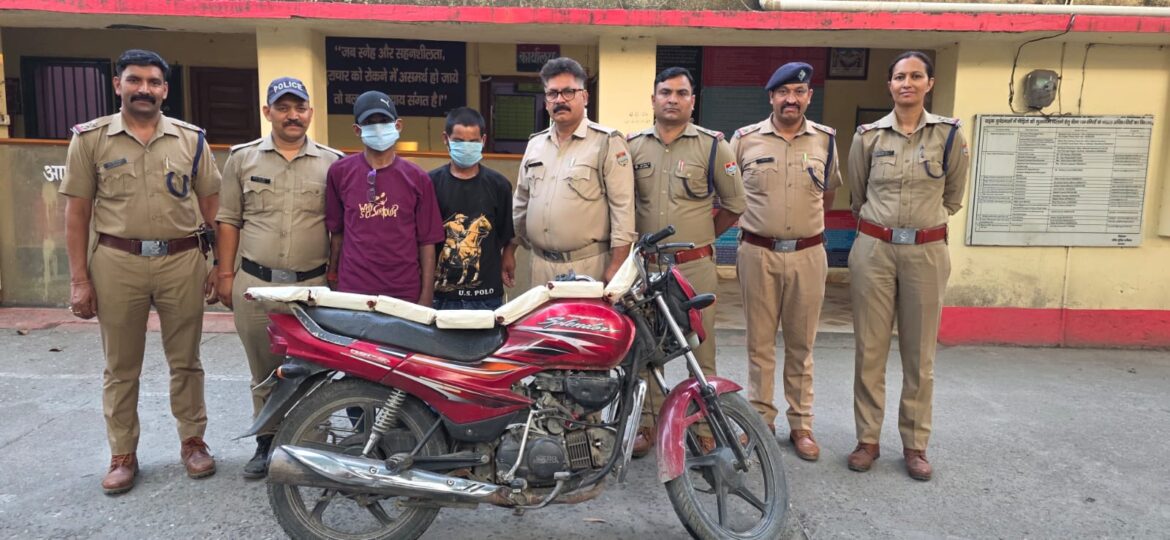 लालकुआं में बड़ी पुलिस कार्रवाई, दो शातिर चोर गिरफ्तार, सात चोरी की वारदातों का खुलासा