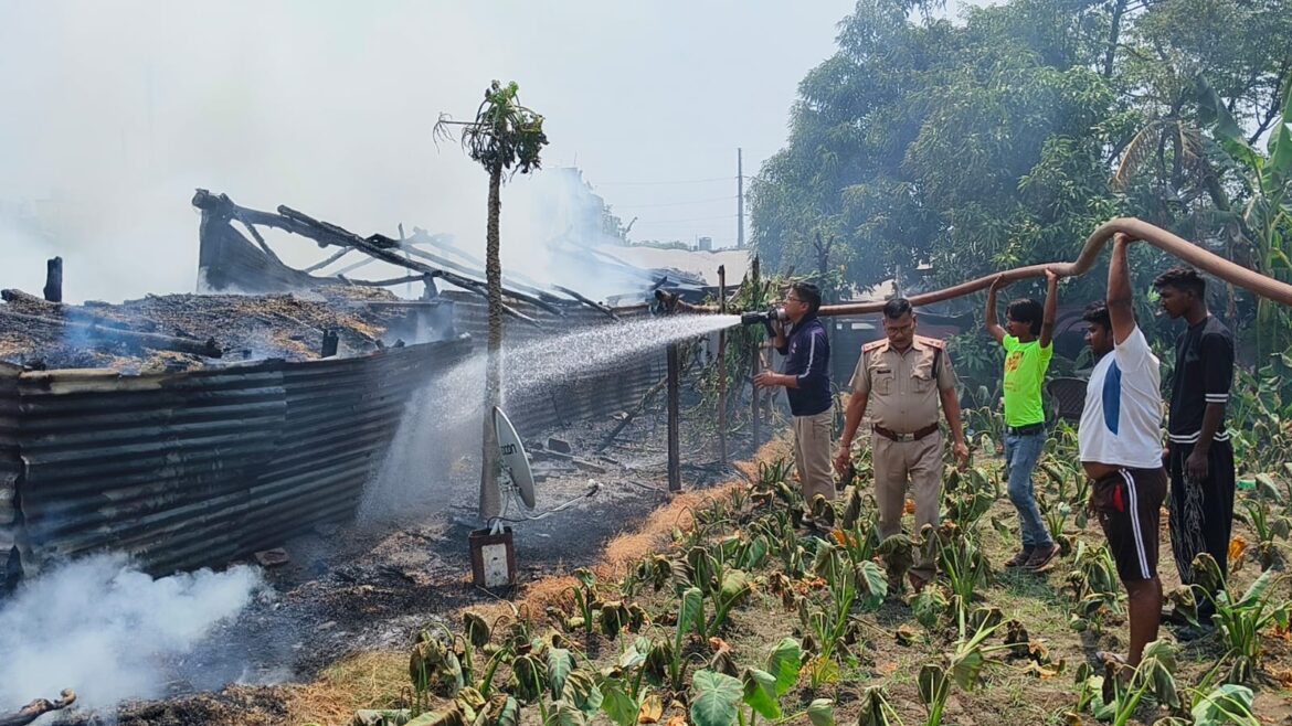 हल्द्वानी में झोपड़ी में लगी आग, फायर सर्विस की तत्परता से टला बड़ा हादसा