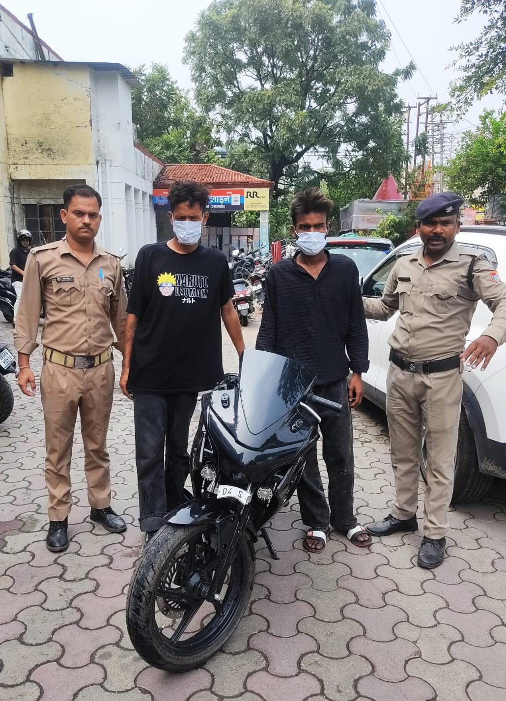 24 घंटे में लूटकांड का खुलासा, दो आरोपी गिरफ्तार