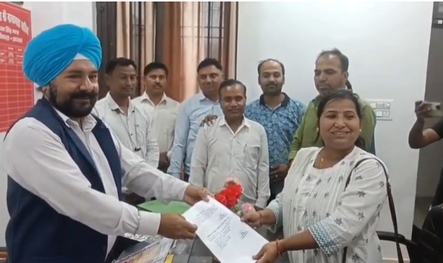 नानकमत्ता नगर पंचायत की आठ दिन की हड़ताल समाप्त, नए अधिशासी अधिकारी की तैनाती के बाद कर्मचारी लौटे काम पर