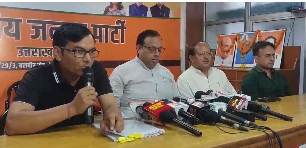 बद्रीनाथ चढ़ावा चोरी मामला: गिरफ्तारियों के बाद सियासी घमासान तेज, कांग्रेस और बीकेटीसी आमने-सामने