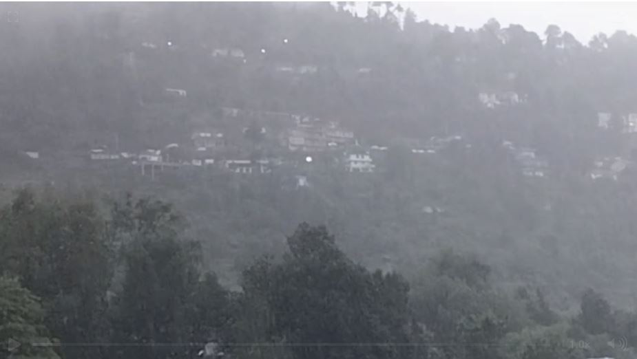 मूसलाधार बारिश से कल्पेश्वर मार्ग बाधित, दर्जनों गांवों का जिला मुख्यालय से टूटा संपर्क