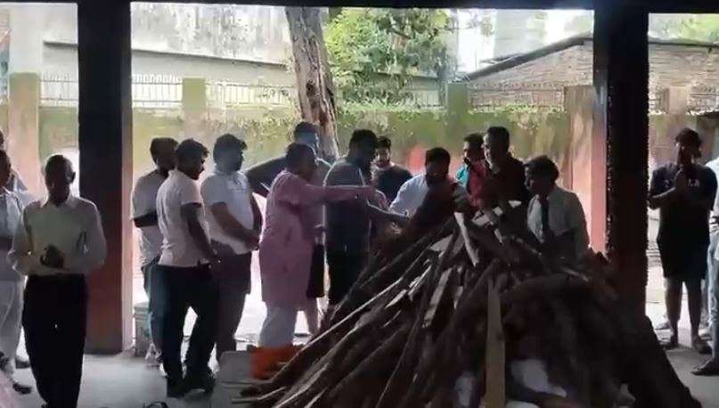 कांग्रेस नेता अमर सिंह मेहता का अंतिम संस्कार, नम आंखों से दी अंतिम विदाईराहुल गांधी के कार्यक्रम की तैयारी के दौरान हादसे में हुई थी मौत