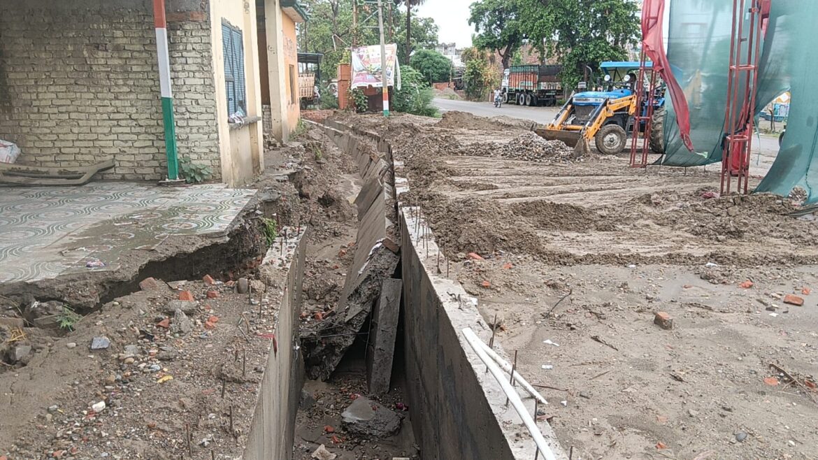 केलाखेड़ा में 82 लाख की नाला परियोजना पहली बारिश में धराशायी, निर्माण गुणवत्ता पर उठे सवाल