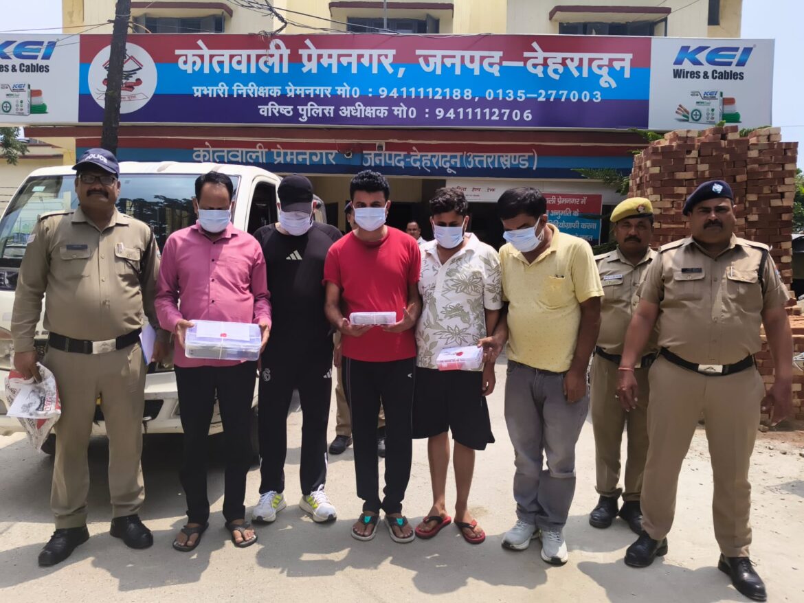 ऑपरेशन प्रहार: देहरादून में जुए और ऑनलाइन सट्टे के अड्डे पर पुलिस का छापा, पांच गिरफ्तार