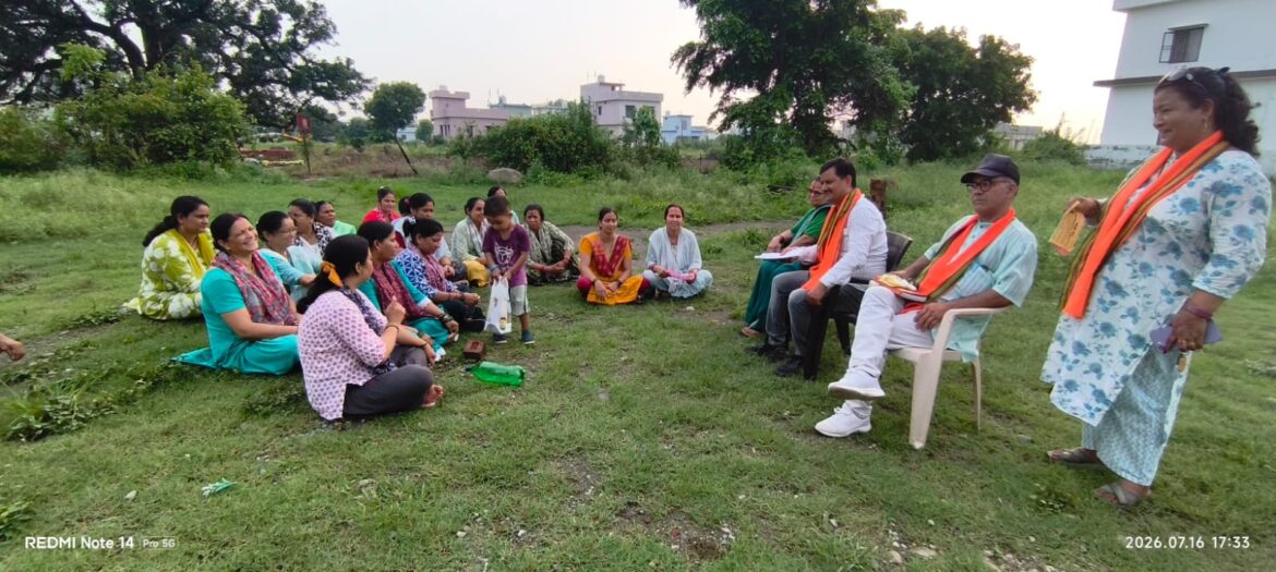 कालाढूंगी में सड़क और जलभराव की समस्या को लेकर पहाड़ी आर्मी की चौपाल, हरीश रावत ने उठाए सवाल