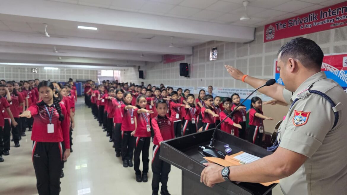 नैनीताल पुलिस का नशा मुक्ति अभियान जारी, शिवालिक इंटरनेशनल स्कूल में छात्रों को किया जागरूक