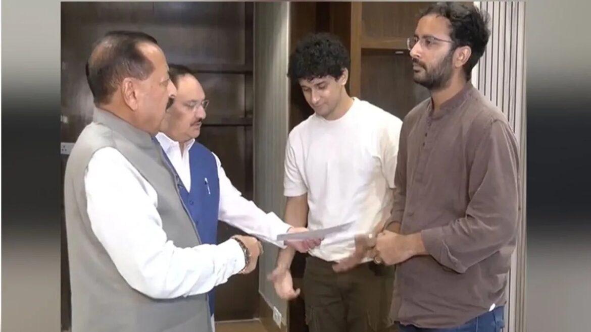 पेपर लीक विवाद पर सरकार और प्रदर्शनकारियों के बीच वार्ता, नए कानून की भी तैयारी