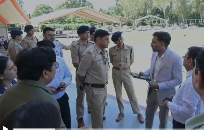 स्वतंत्रता दिवस को लेकर देहरादून में तैयारियां अंतिम चरण में, परेड मैदान का डीएम ने किया निरीक्षण