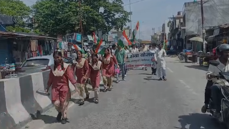 लालकुआं में भाजपा कार्यकर्ताओं ने निकाली तिरंगा यात्रा, देशभक्ति के नारों से गूंजा नगर