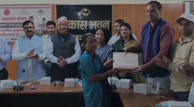 चम्पावत में मुख्यमंत्री उद्यमशाला योजना का शुभारंभ, महिला उद्यमियों को किया सम्मानित