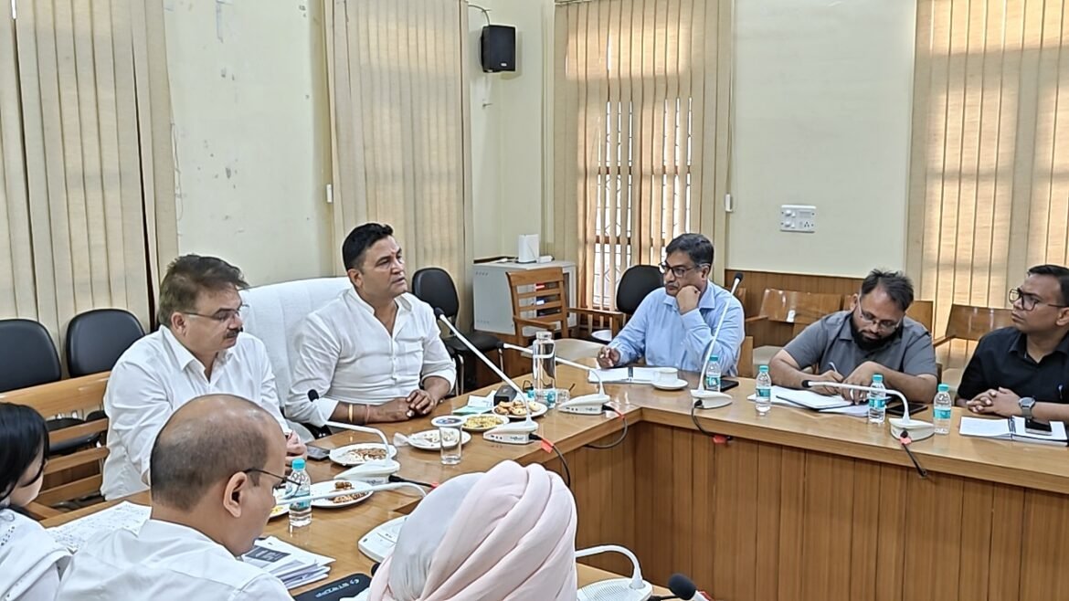 काठगोदाम में शहरी विकास कार्यों की समीक्षा, सड़क निर्माण और बुनियादी सुविधाओं में तेजी लाने के निर्देश