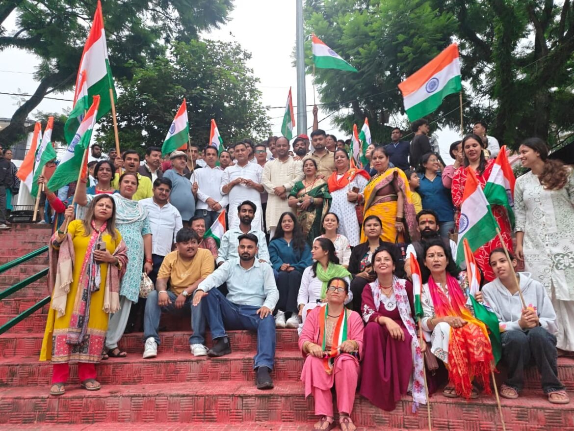 भीमताल झील में गूंजे देशभक्ति के नारे, निकली भव्य तिरंगा यात्रा