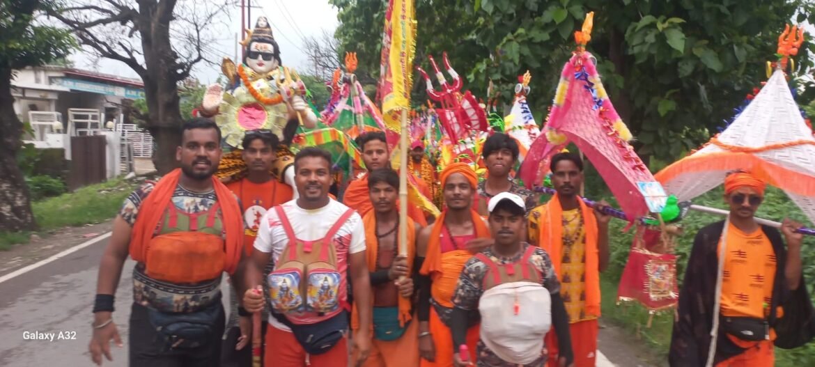 हरिद्वार से गंगाजल लेकर राजपुरा पहुंचे कांवड़िए, पुष्पवर्षा से हुआ भव्य स्वागत