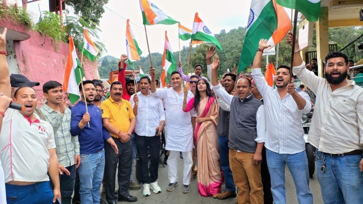 लेटीबुंगा से भटेलिया तक निकली भव्य तिरंगा बाइक रैली, मंत्री राम सिंह कैड़ा ने दिलाया राष्ट्रहित का संकल्प