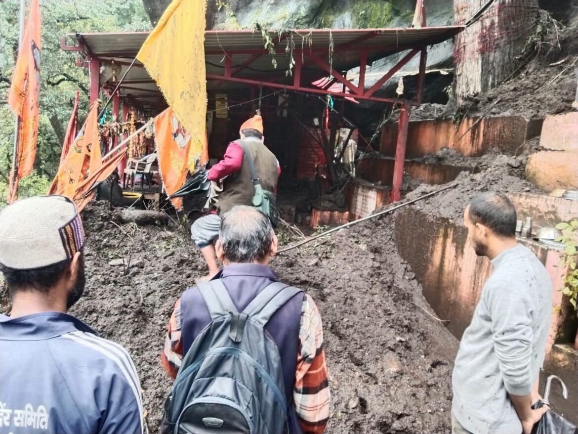 भारी बारिश से पंच केदार के प्रसिद्ध कल्पेश्वर नाथ मंदिर में भूस्खलन, मंदिर परिसर में घुसा मलबा