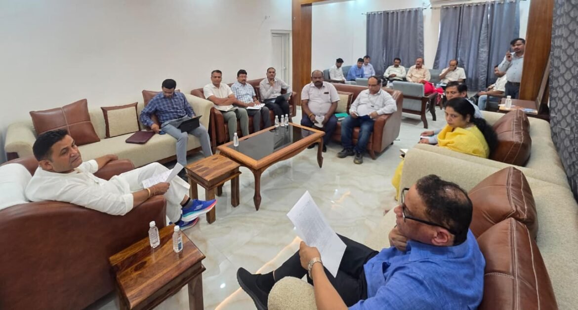 मंत्री कैड़ा ने जलागम विभाग के विकास कार्यों की समीक्षा की, तय समयसीमा में कार्य पूरा करने के निर्देश