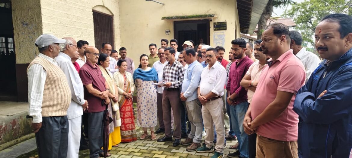 रानीखेत में मतदाता सूची को लेकर कांग्रेस का ज्ञापन, झूठी आपत्तियों पर कार्रवाई की मांग