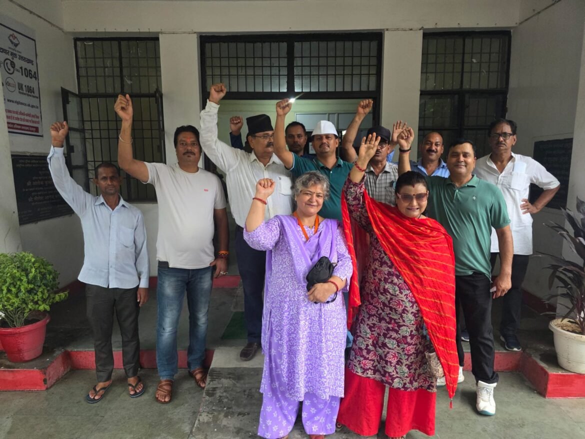 चित्रेश्वर महादेव मंदिर परिसर में अतिक्रमण का आरोप, कत्युरी वंशजों ने सीओ से की कार्रवाई की मांग